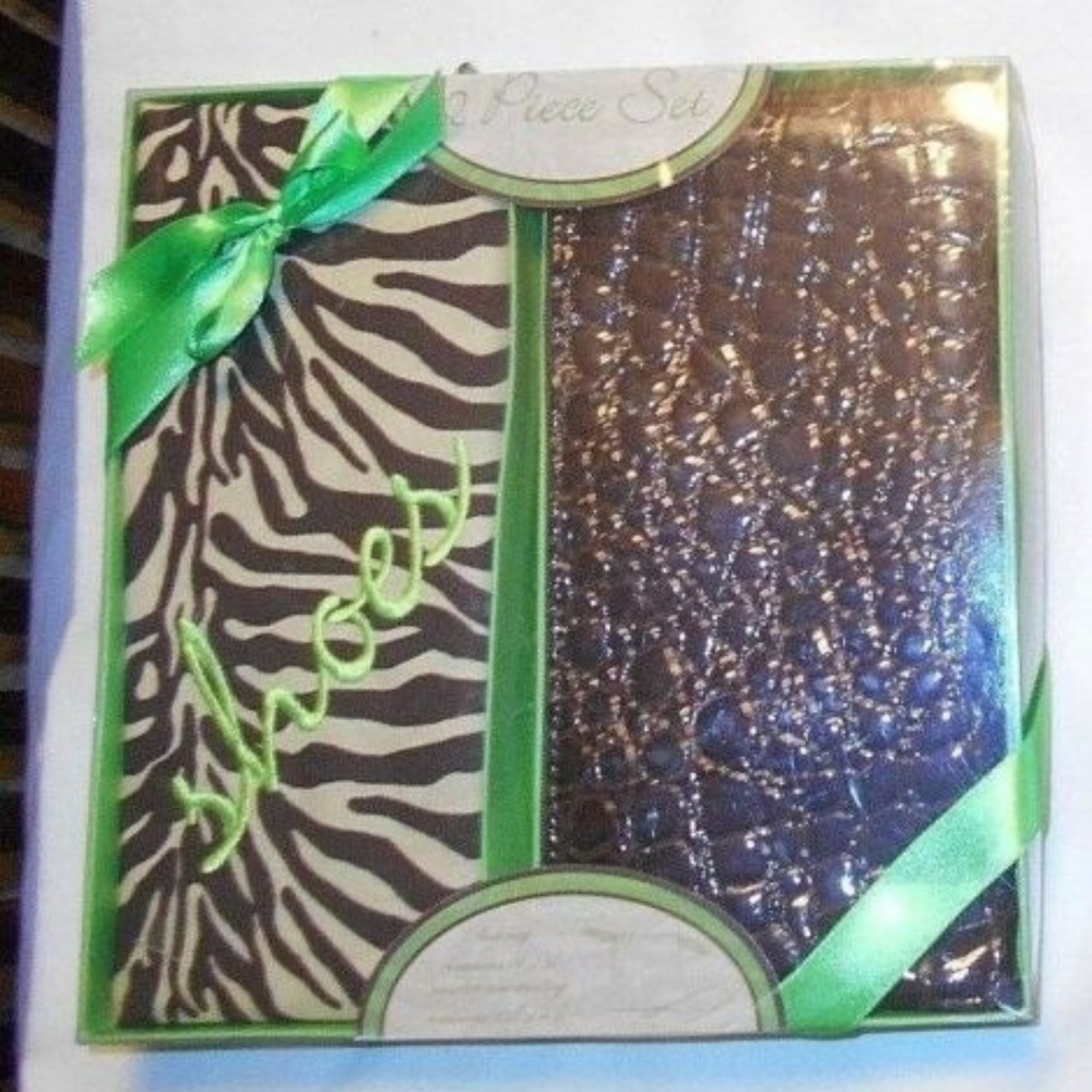 1 Beauty Make-Up Wristlet bag 1 Shoes Travel Bag